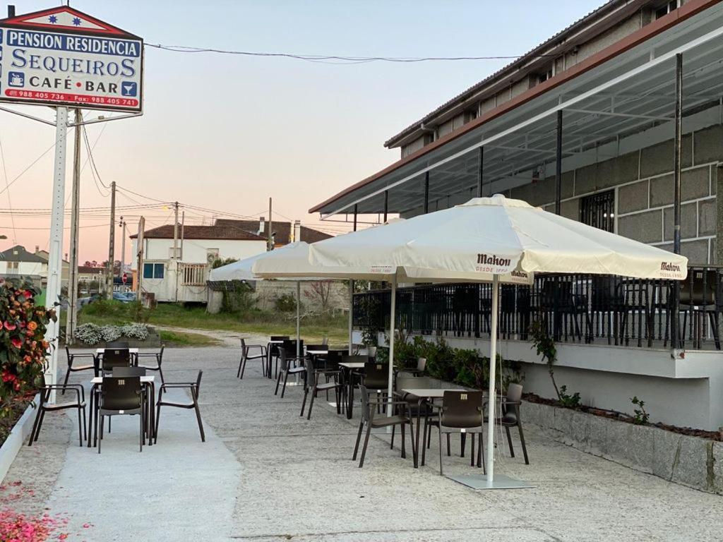 Hostal Sequeiros San Ciprian de Vinas Екстер'єр фото