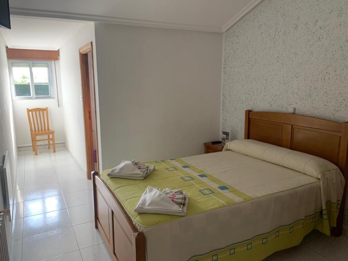 Hostal Sequeiros San Ciprian de Vinas Екстер'єр фото