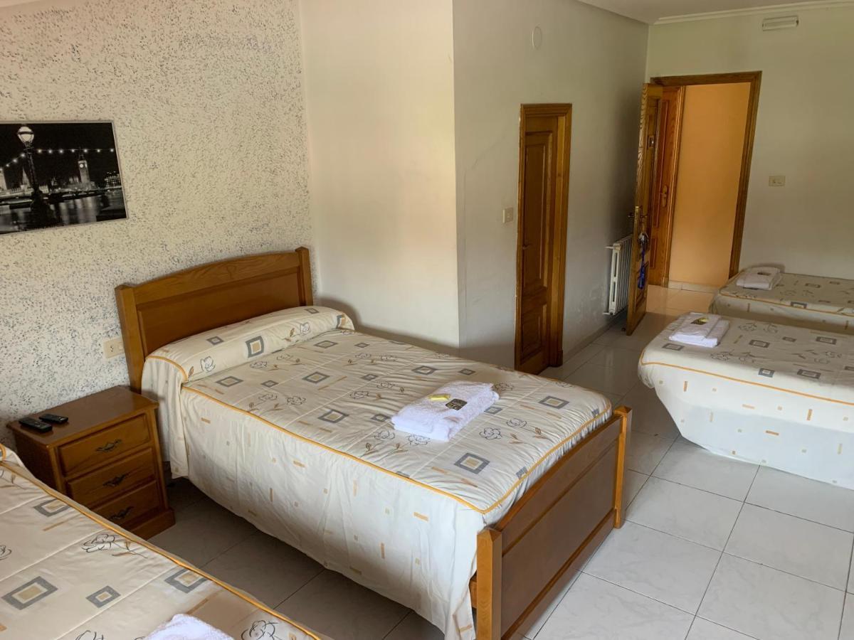 Hostal Sequeiros San Ciprian de Vinas Екстер'єр фото