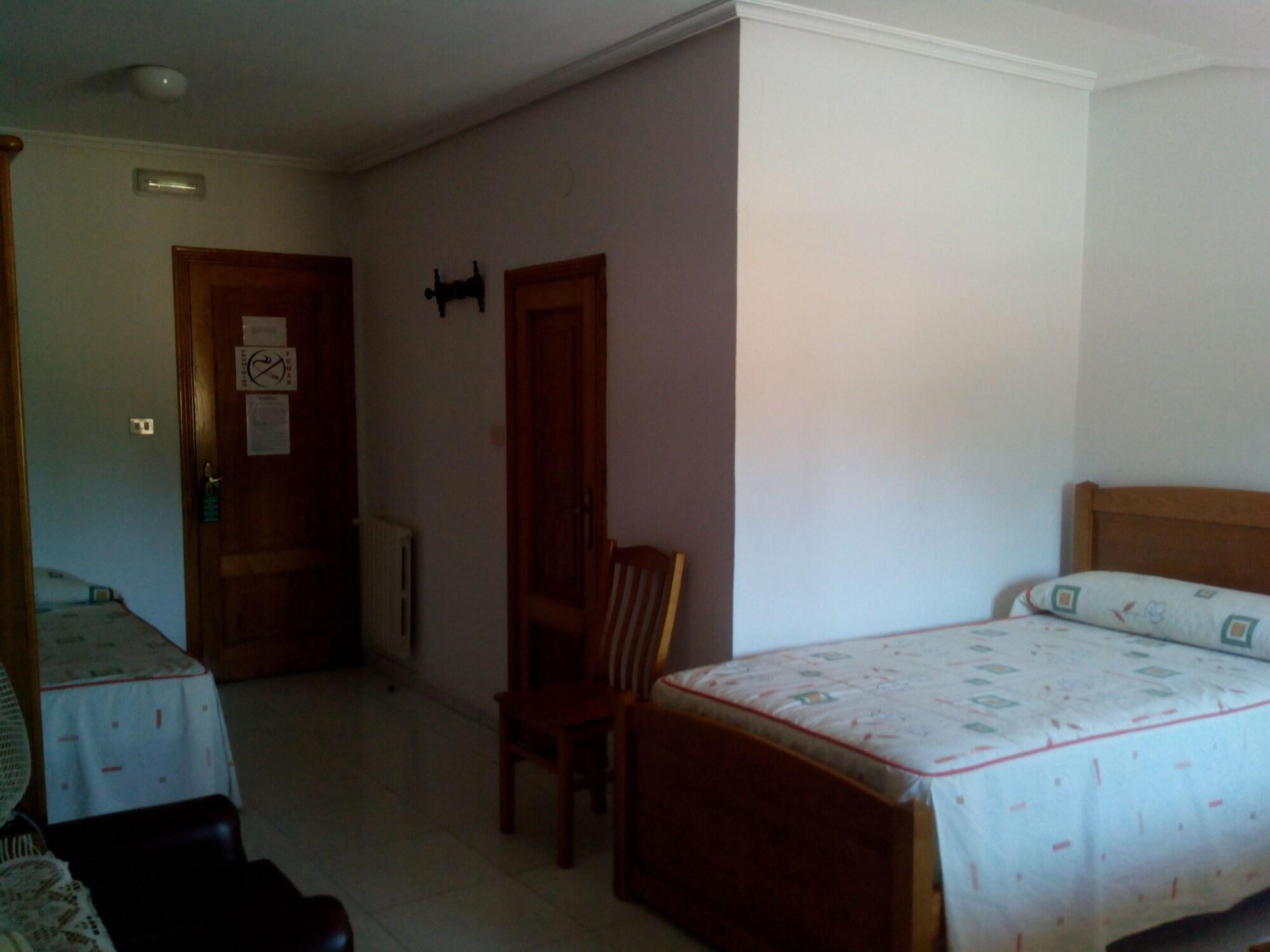 Hostal Sequeiros San Ciprian de Vinas Екстер'єр фото