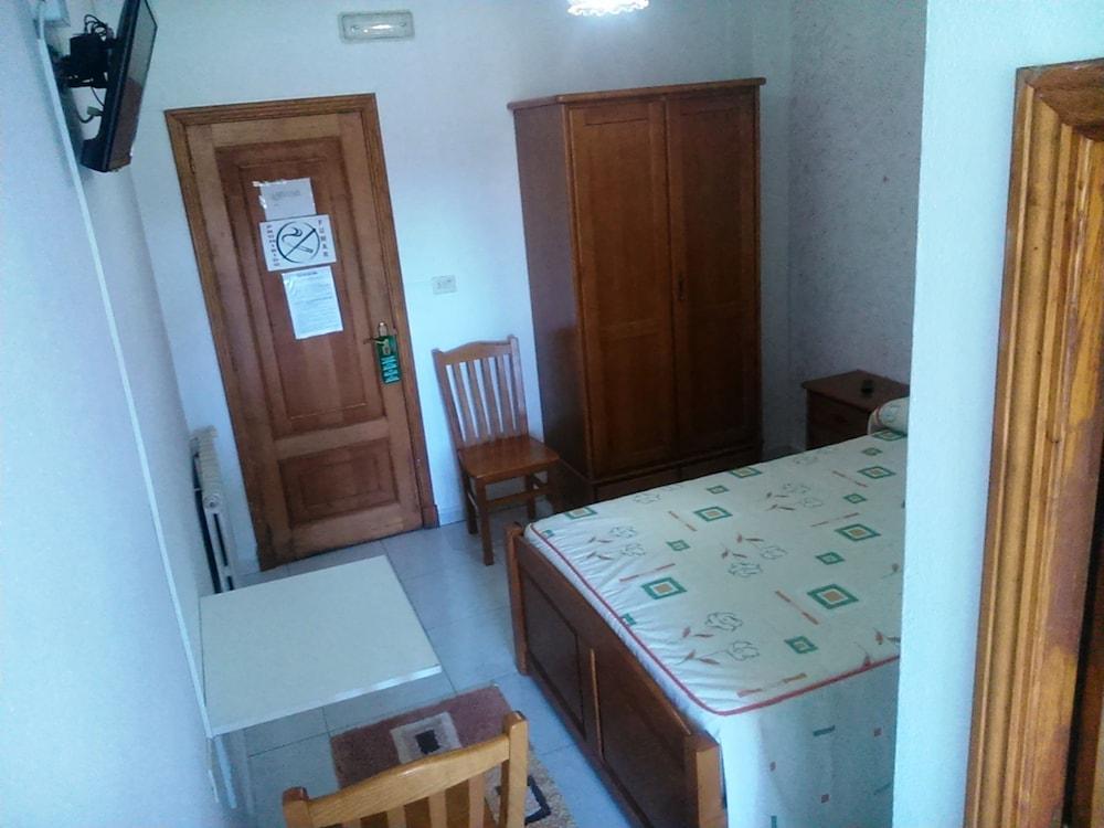 Hostal Sequeiros San Ciprian de Vinas Екстер'єр фото