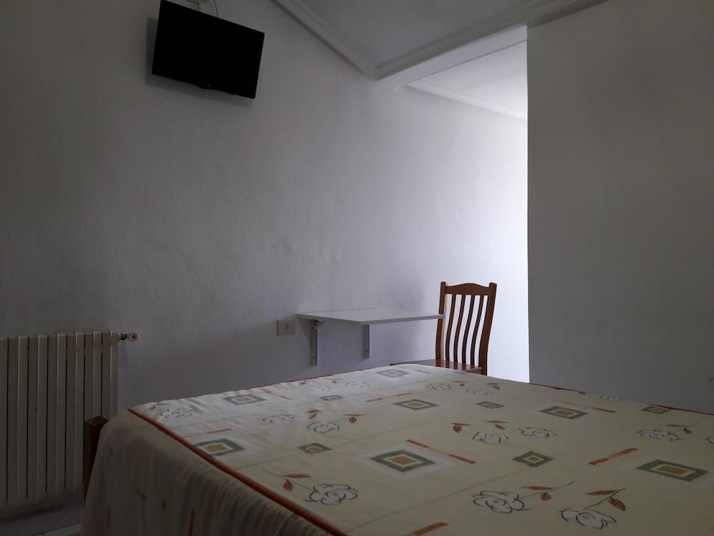 Hostal Sequeiros San Ciprian de Vinas Екстер'єр фото