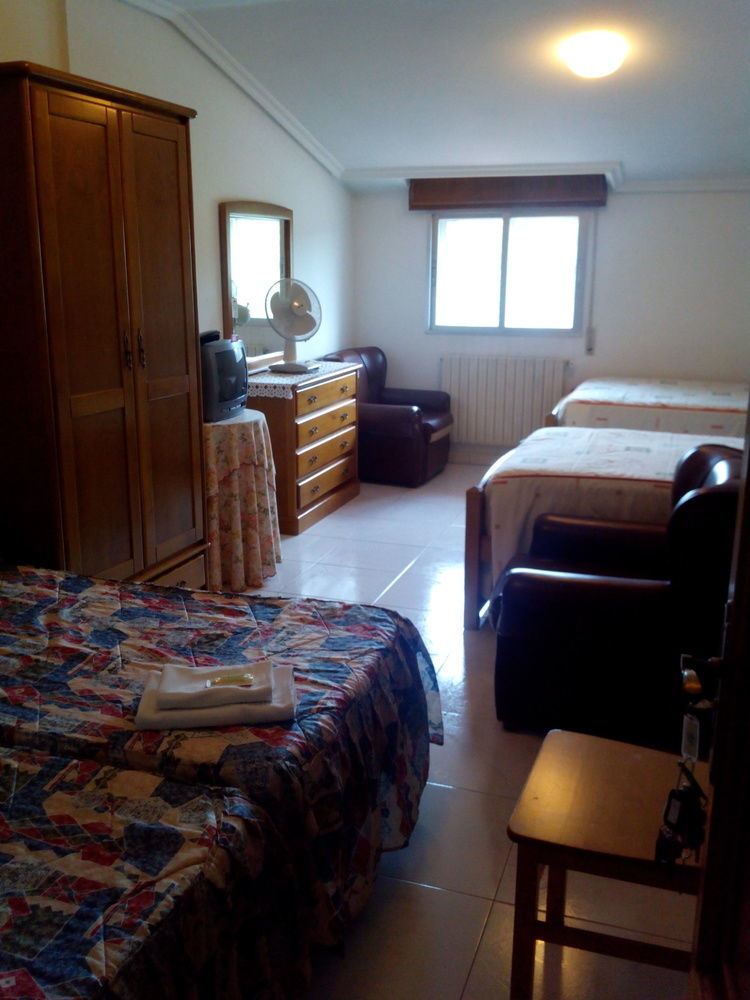 Hostal Sequeiros San Ciprian de Vinas Екстер'єр фото