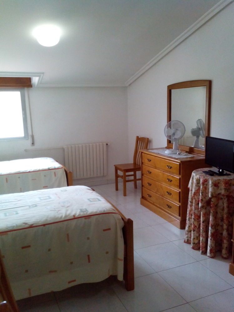 Hostal Sequeiros San Ciprian de Vinas Екстер'єр фото
